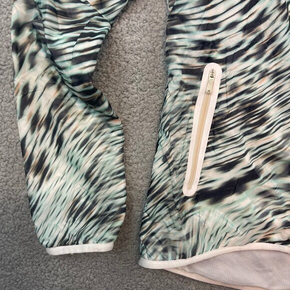 Nike Tech Hyperfuse Windrunner Women’s Medium 100% Nylon Jacket Animal‎ Print - Picture 3 of 12